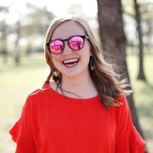 Meet your Posher, Hallie